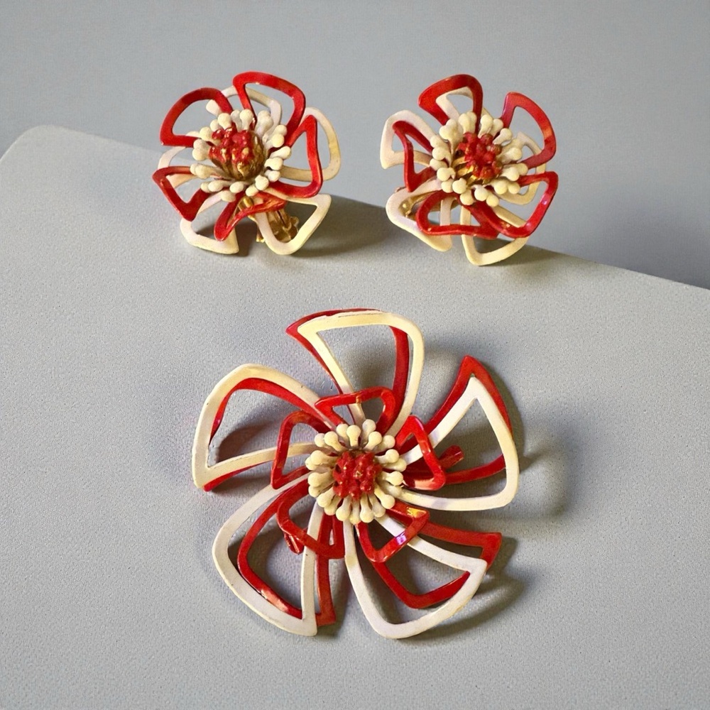 Vintage Mid-Century Mod Red & White Enamel Flower Brooch & Clip Earrings Set